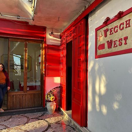 アジェーロラ Vecchio West Bed & Breakfast エクステリア 写真
