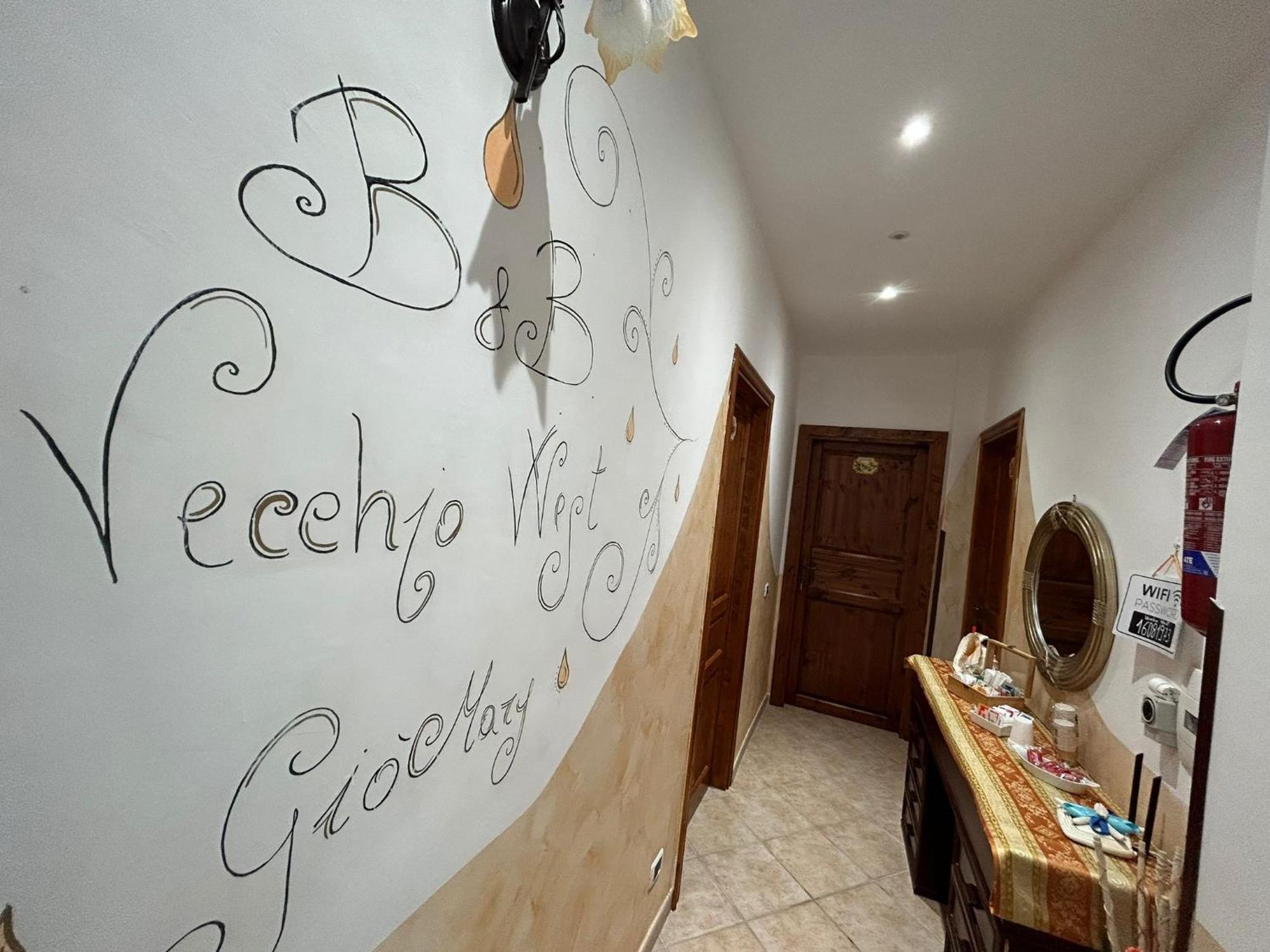 アジェーロラ Vecchio West Bed & Breakfast エクステリア 写真